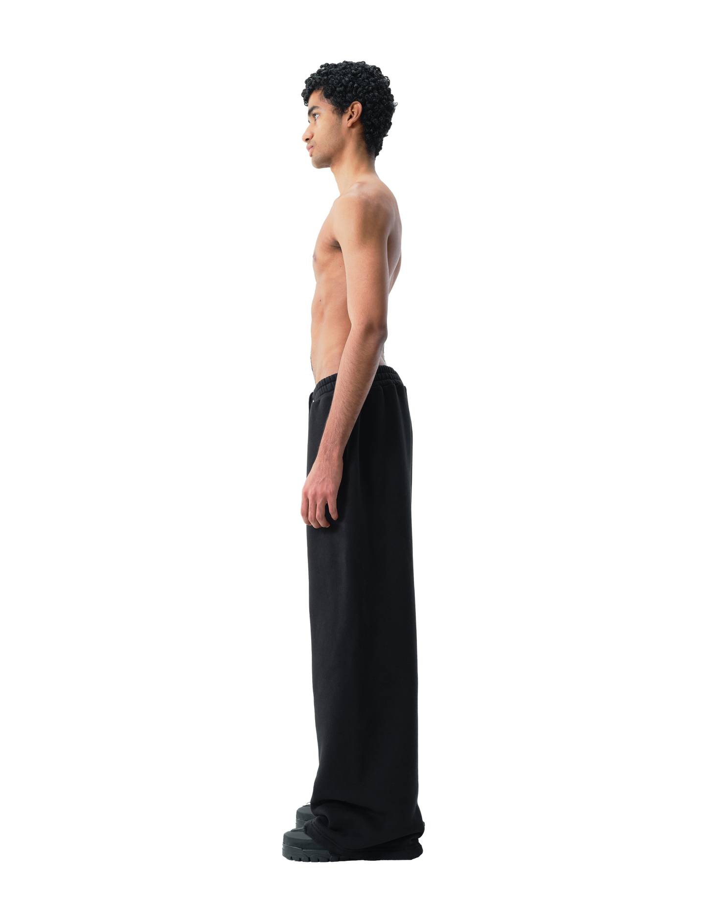 BLACK DISTRESSED SWEATPANTS